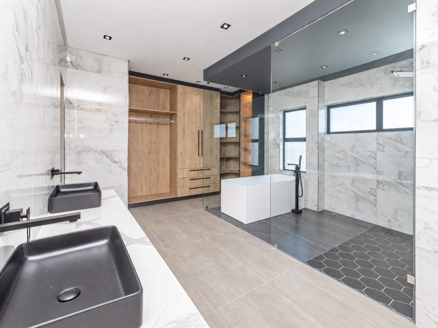 6 Bedroom Property for Sale in Sagewood Western Cape